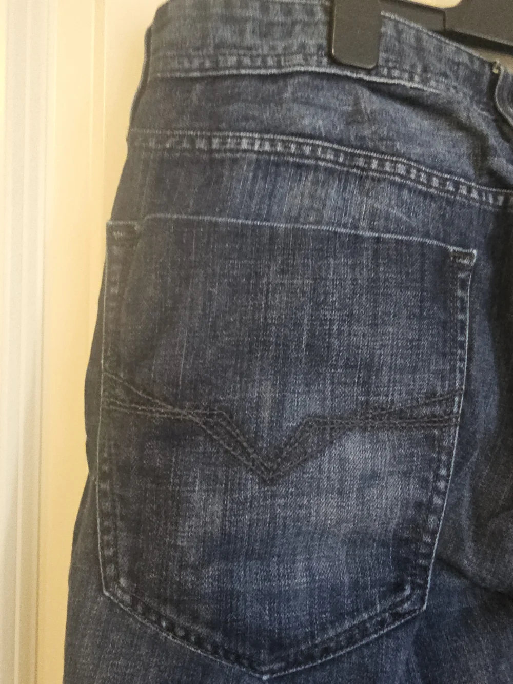 Guess Men's Desmond Relaxed Straight Jeans in Dark Blue Wash Sz 36 - Picture 5 of 16
